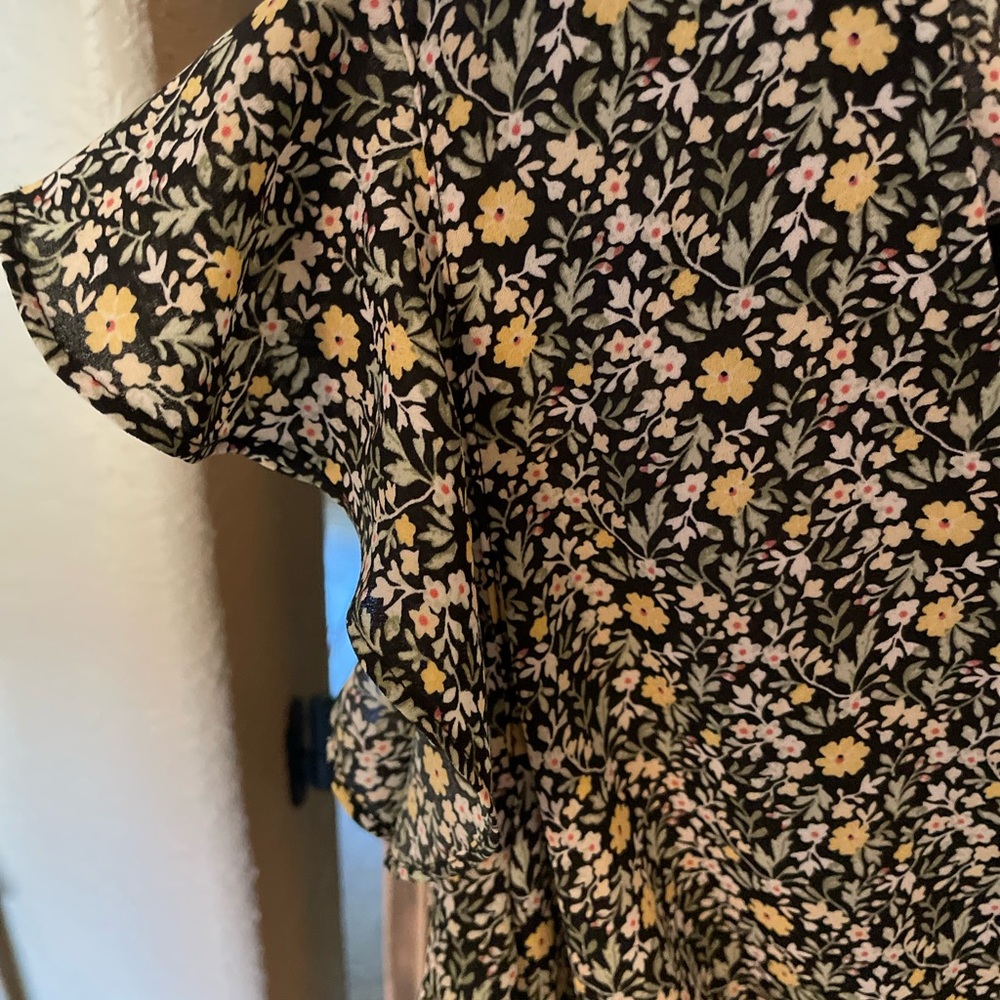 Max studio flutter sleeve blouse